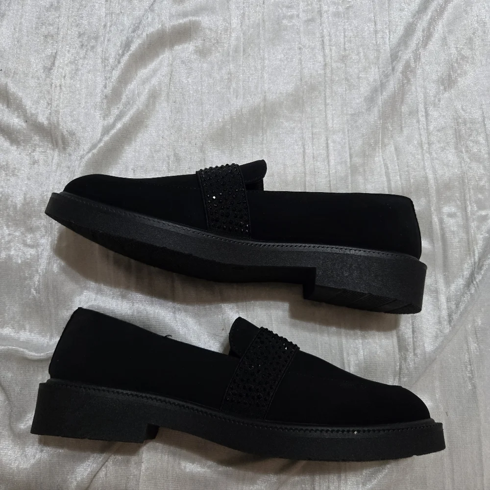 Womens Black Slip-On Loafers with Embellished Band By CLaundry Size 8 NWOB